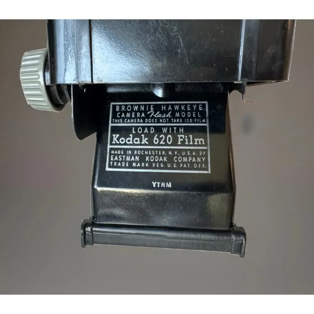 Vintage Kodak Brownie Hawkeye Camera Flash Model Box Camera Uses 620 Film